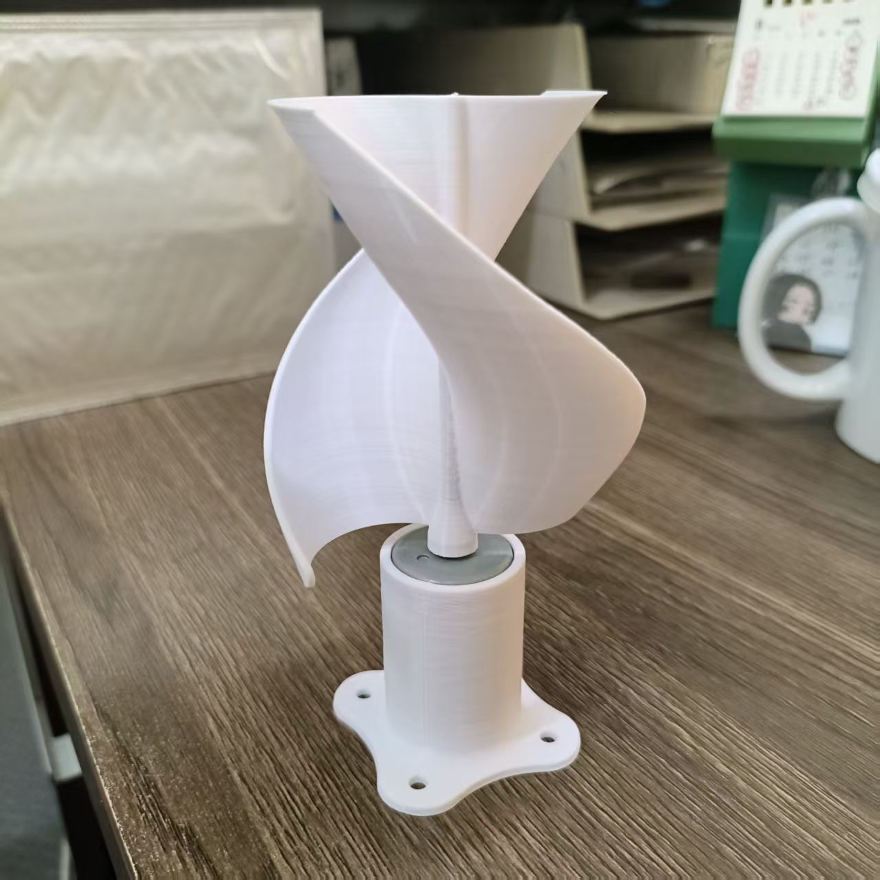 نموذج توربين رياح صغير ذو محور - مراجعة Mini Wind Turbine Vertical وسعره